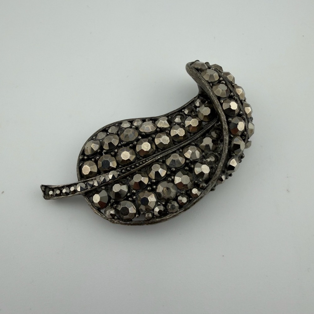 Weiss Vintage Brooch Leaf Pin Grey Hematite Rhinestone Gunmetal Tone Mid Century